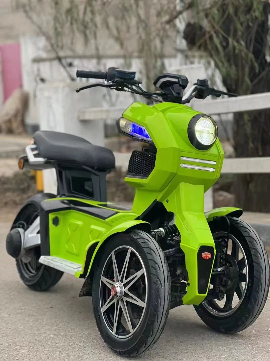 ZYH Three-Wheeled New Electric Motorcycle Battery Car Men'S and Women'S Sports Car Off-Road Vehicle